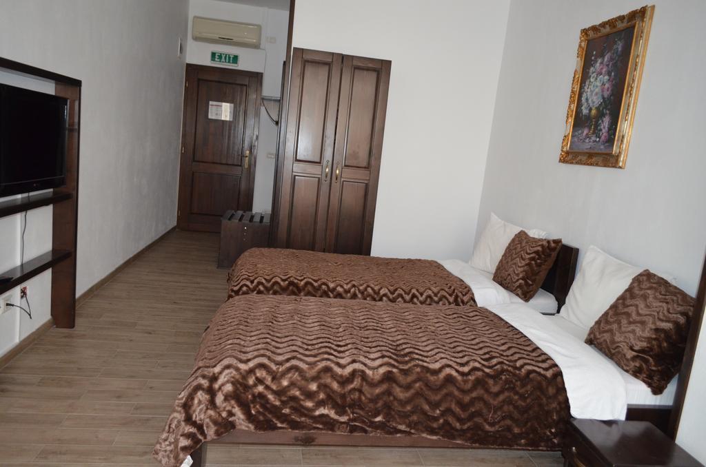 Hotel Taverna Pecicana Buitenkant foto